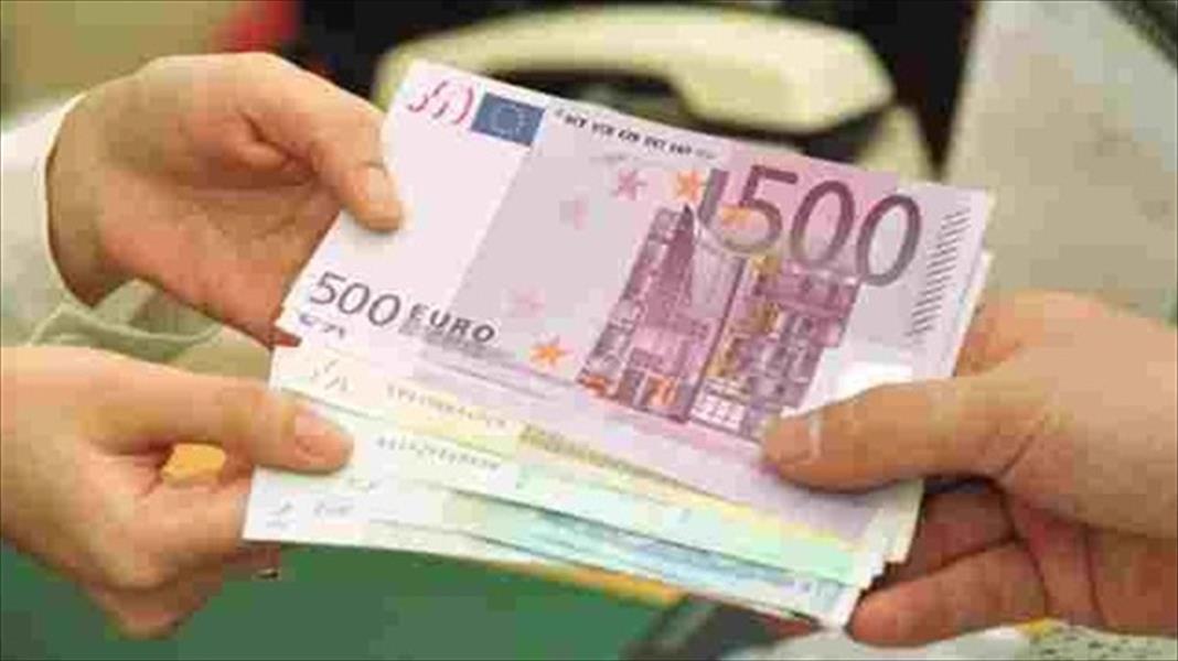 اليورو يسجّل أدنى مستوياته في عام