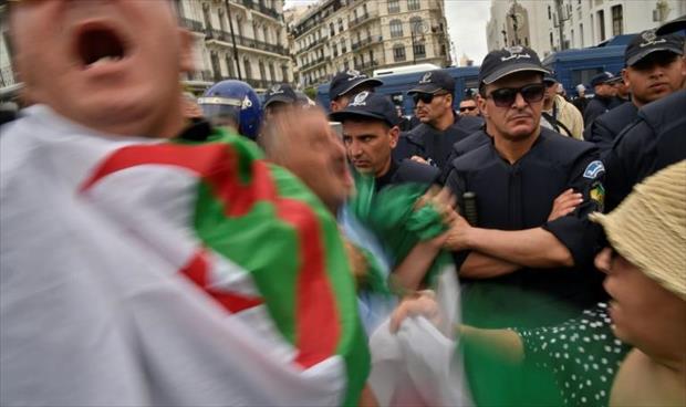 انتشار أمني كثيف في العاصمة الجزائرية واعتقالات في محاولة لاحتواء الاحتجاجات
