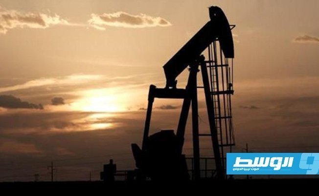 أسعار النفط تنخفض بعد ارتفاع مخزونات الخام الأميركية