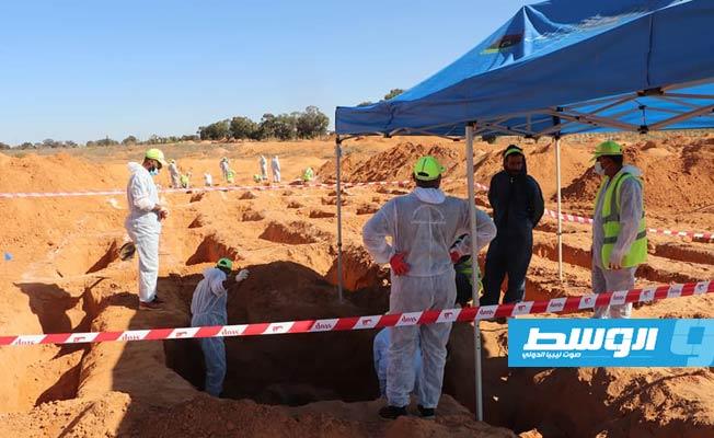 ظل «الكانيات» ما زال يخيم على المقابر الجماعية في مدينة ترهونة الليبية