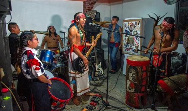 فرقة مكسيكية تمزج بين حماسة البانك ولطافة موسيقى «الأصليين»