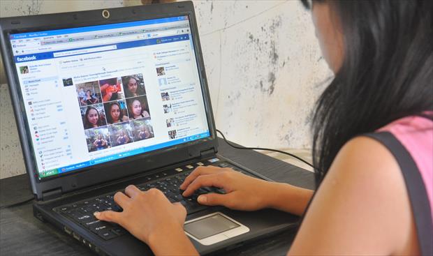 وسائل التواصل الاجتماعي قد تزيد فرص إصابة المراهقات بالاكتئاب