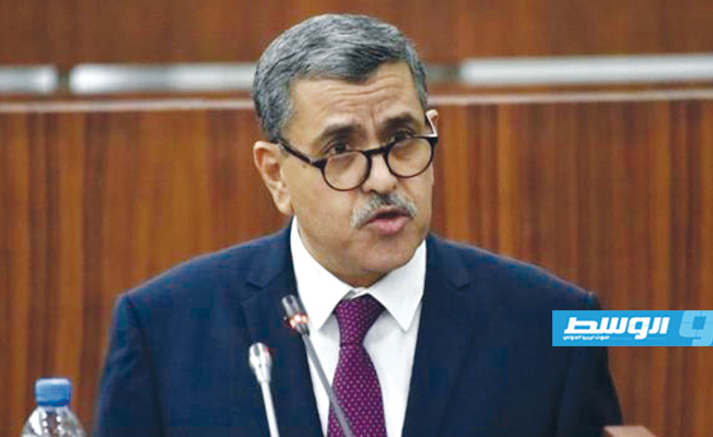الحكومة الجزائرية تعرض خطة عملها مع تفاقم عجز الميزان التجاري وتراجع احتياطات الصرف