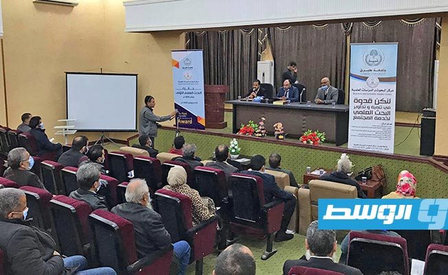 حفل تكريم الفائزين بجائزة البحث العلمي الأولى بمركز البحوث في جامعة طبرق. (صفحة جامعة طبرق على فيسبوك)