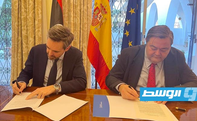 من توقيع إسبانيا وبرنامج الأمم المتحدة الإنمائي في ليبيا اتفاقية تعاون لتنظيم الانتخابات في ليبيا، 21 ديسمبر 2021. (السفارة الإسبانية)