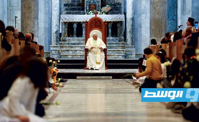 البابا يلتقي عراقيين مسيحيين في كنيسة بـ«قرقوش» دمرها تنظيم «داعش»