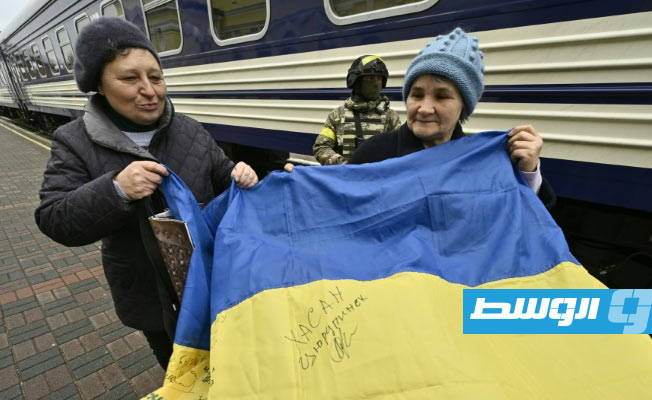 وسط دموع وابتسامات.. عائلات أوكرانية تجتمع مجدداً مع إعادة فتح محطة قطارات خيرسون