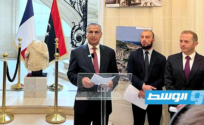 السفارة الليبية في باريس تتسلم قطعة أثرية نادرة مستردة من فرنسا