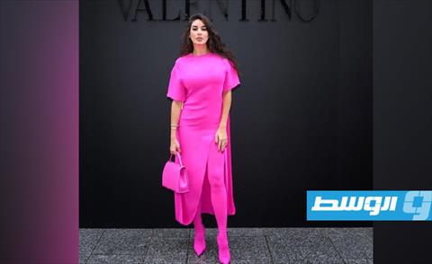 إطلالة ياسمين صبري الوردية من باريس حديث مواقع التواصل الاجتماعي (الإنترنت)