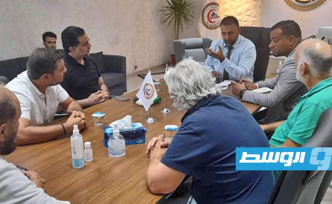 فريق الأطباء الإسبان المختصين في جراحة وتجميل الحروق لدى وصولهم إلى العاصمة طرابلس، 22 أغسطس 2022. (فيسبوك)