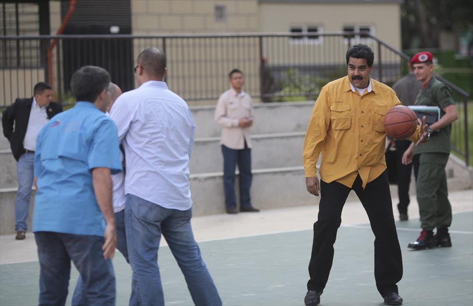الرئيس الفنزويلي يشارك محدودي الدخل احتفالاتهم