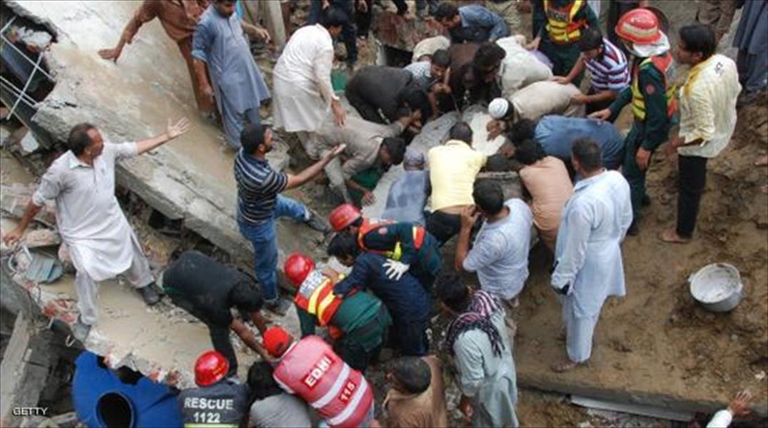 انهيار مسجد فوق رؤوس المصلين في لاهور