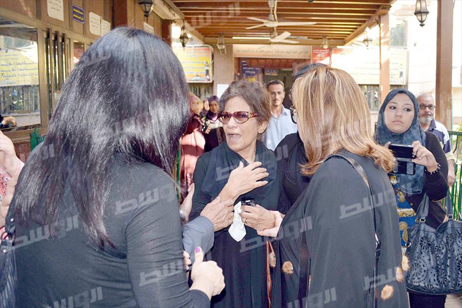 بالصور: ميرفت أمين تتقدم جنازة سعيد مرزوق