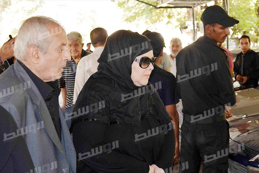 بالصور: ميرفت أمين تتقدم جنازة سعيد مرزوق