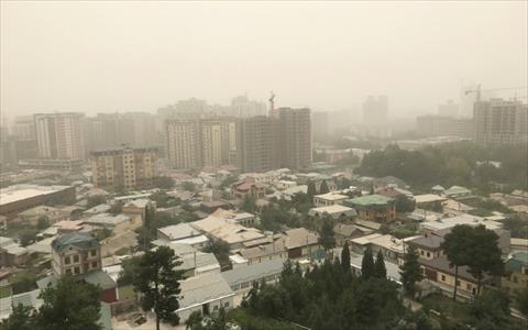 العواصف الرملية والترابية كارثة بيئية في سماء طاجيكستان