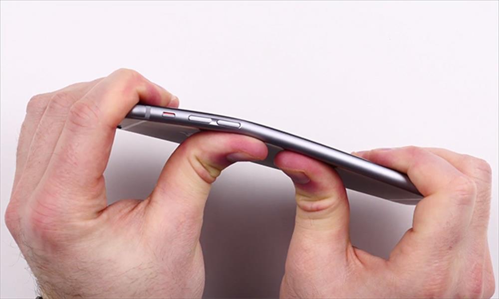 بالفيديو: «آيفون 6 بلس» ينثني في جيوب مستخدميه