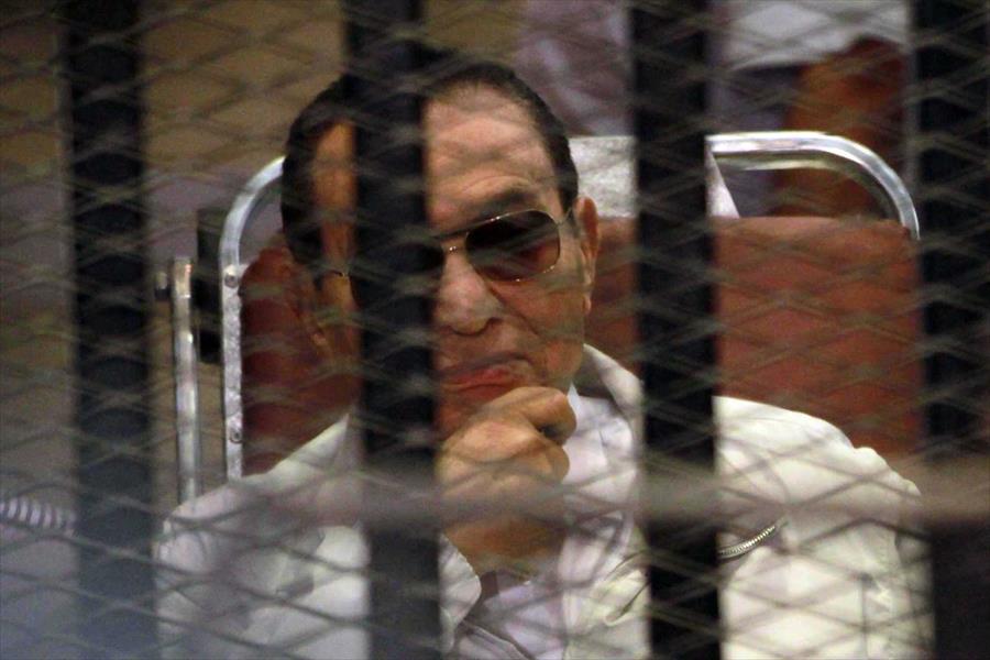 مؤيدون ومعارضون يحتشدون خارج مقر محاكمة مبارك