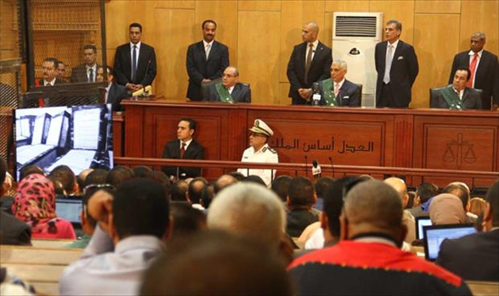 أوراق محاكمة «القرن» تفجر جدلاً.. وحقوقي: تمهد لبراءة مبارك