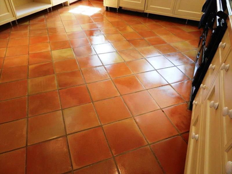 خطوات بسيطة لتلميع أرضية المطبخ