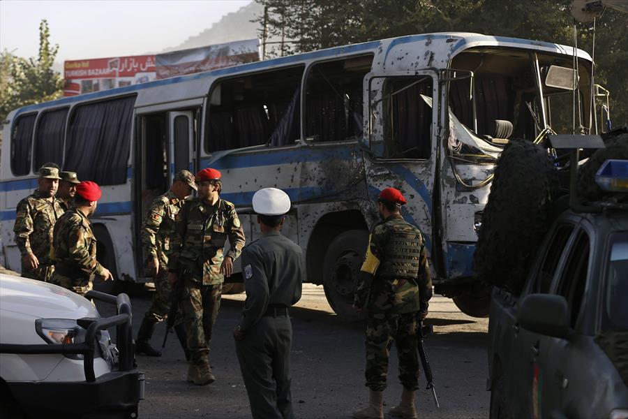 طالبان تفجر حافلتين للجيش الأفغاني وتقتل سبعة جنود