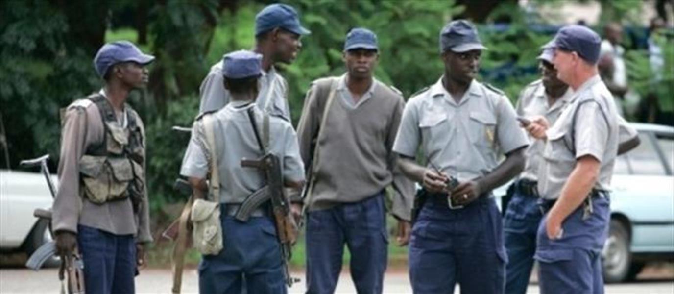 تعليمات زيمبابوية للشرطة «بالتبسم»
