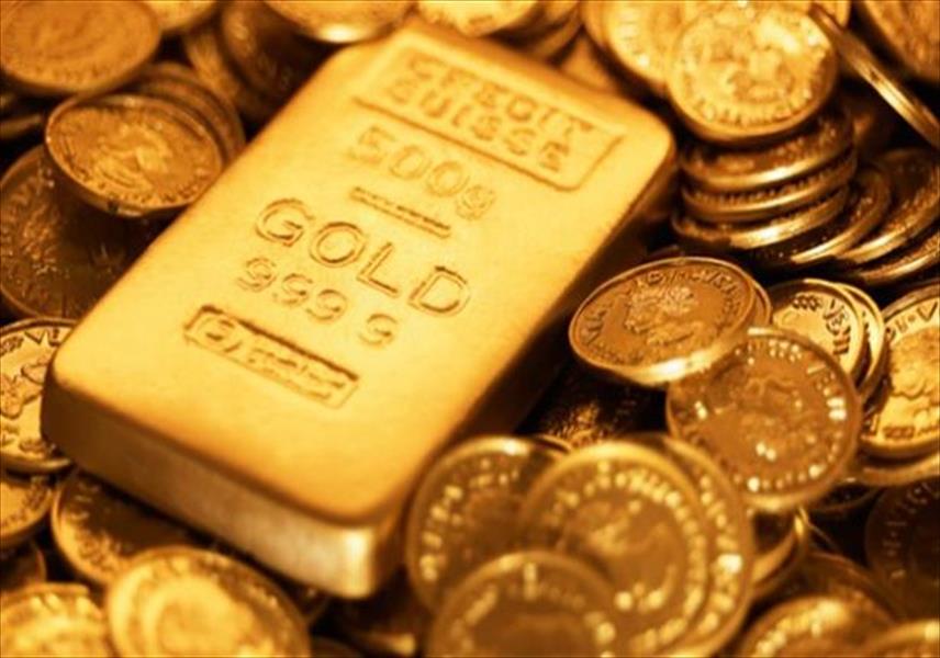 ارتفاع الدولار يجبر أسعار الذهب على التراجع