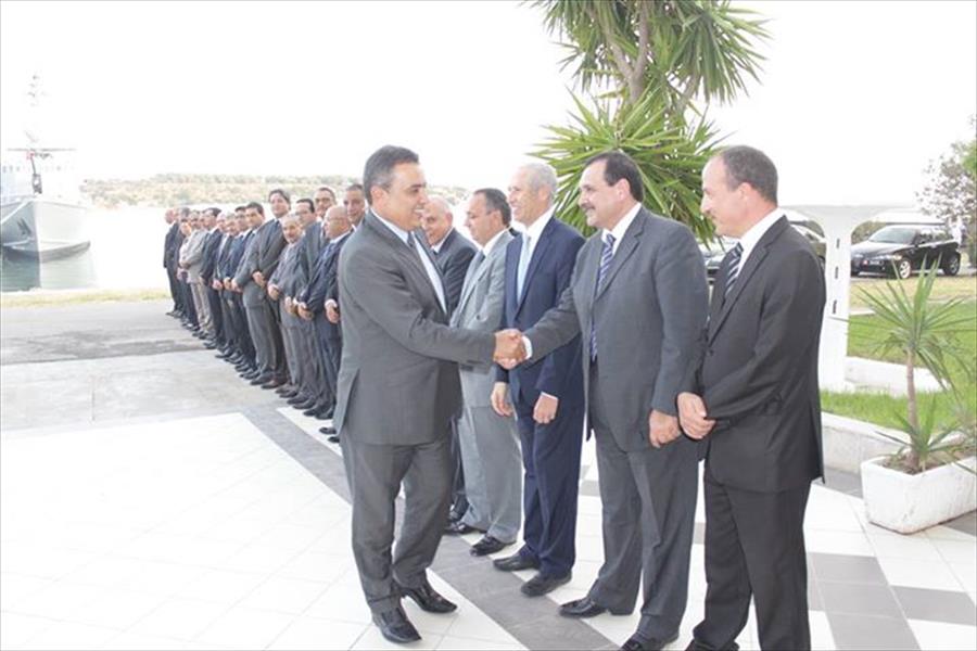 عرض لجيش البحر أمام رئيس الحكومة التونسية