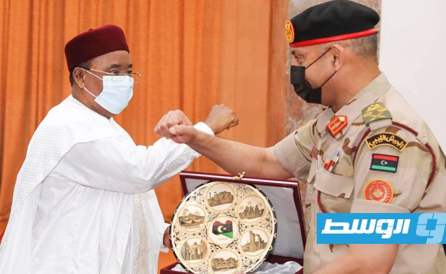 رئيس النيجر ورئيس أركان قوات الوفاق محمد الحداد
