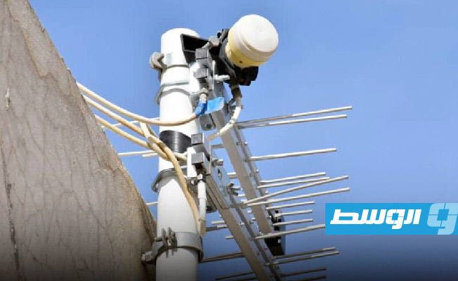 بدء حملة إزالة أجهزة مقويات الإشارة غير القانونية في طرابلس لتحسين الاتصالات
