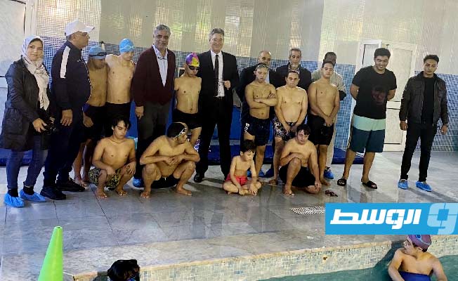 من زيارة السفير الألماني أونماخت لأكاديمية طرابلس للسباحة الخاصة بذوي الهمم، 3 ديسمبر 2022. (حساب أونماخت على تويتر)