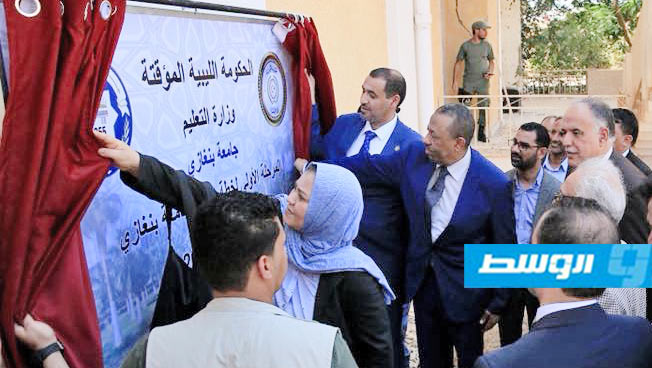 رئيس الحكومة الموقتة يعلن بدء إعادة إعمار جامعة بنغازي