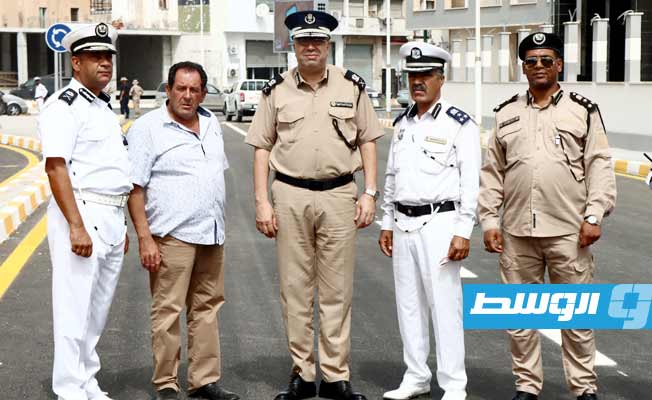 رجال الشرطة بمديرية أمن طرابلس قرب طريق جزيرة أبو مشاشة بعد تطويره، الأول من أكتوبر 2022 (مديرية أمن طرابلس)