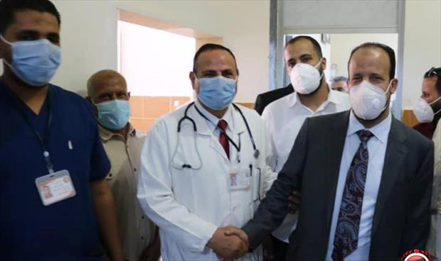 وزير الصحة يزور الكفرة ويتفقد المستشفيات والمرافق الصحية في البلدية