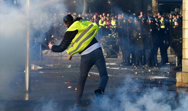 400 جريح في احتجاجات «السترات الصفراء» ضد رفع أسعار الوقود بفرنسا
