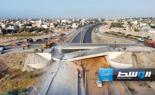 إزالة كوبري الـ H بالطريق الدائري الثاني السريع في طرابلس لوقوعه ضمن مسار الطريق الدائري الثالث. (حكومتنا)