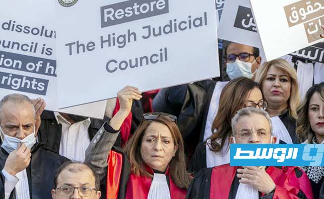 لليوم الثاني.. قضاة تونسيون يتظاهرون ضد قرار الرئيس حل «المجلس الأعلى»