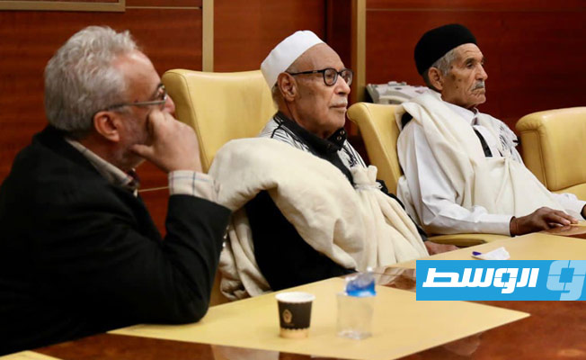 أعضاء وفد المجلس الأعلى لقبائل العجيلات خلال اجتماعهم مع أبوجناح، الأحد 4 ديسمبر 2022. (وزارة الصحة)