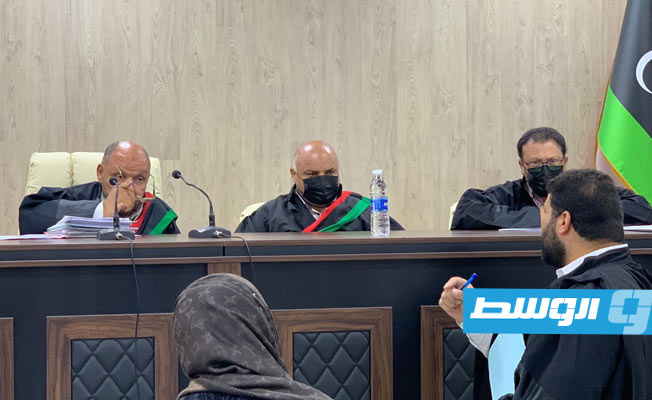 جانب من محاكمة المتهمين في قضية تنظيم داعش أمام محكمة الاستئناف العليا بمصراتة، 8 أغسطس 2022. (بوابة الوسط- تصوير: أحمد التومي)