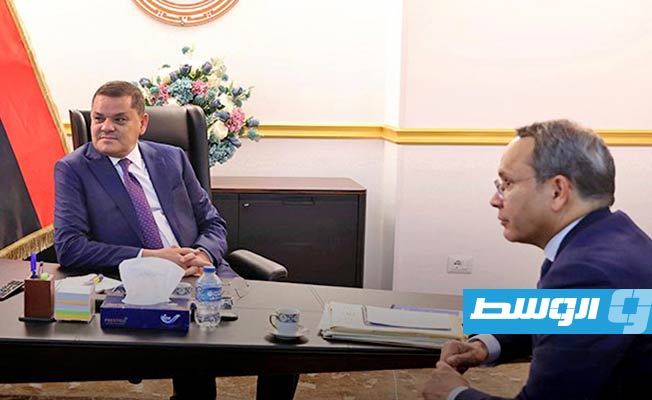 جانب من اجتماع رئيس حكومة الوحدة الوطنية الموقتة عبدالحميد الدبيبة مع وزير الرياضة عبدالشفيع الجويفي، الثلاثاء 30 مايو 2023 (حكومة الوحدة)