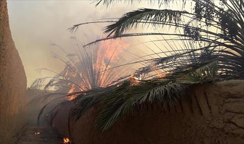 حريق مروع في مزارع بغدامس والنار تلتهم 1000 شجرة نخيل