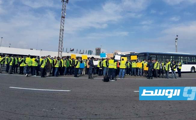 مطار معيتيقة: موظفو المناولة يوقفون تقديم خدماتهم
