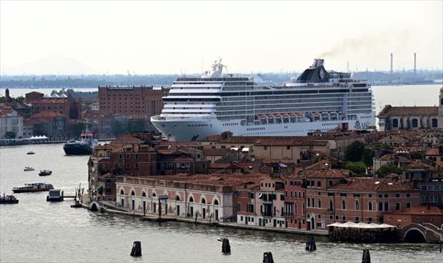 تجدد الجدل بعد إبحار أول سفينة سياحية في البندقية