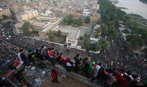 العراقيون يتدفقون إلى الشوارع للمشاركة في أكبر احتجاج منذ سقوط «نظام صدام»