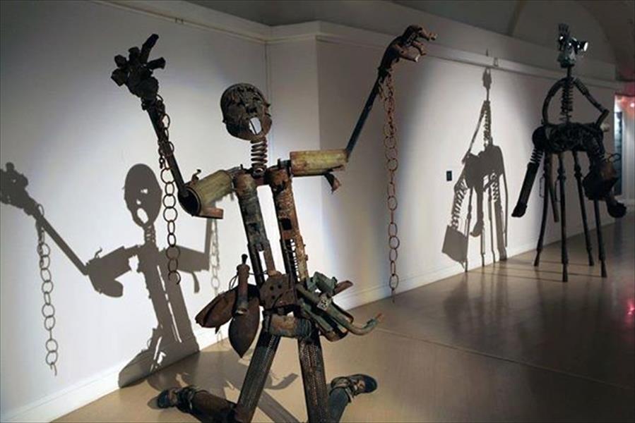 بالصور: فنان ليبي يحول مخلفات الحرب إلى تحف مدهشة