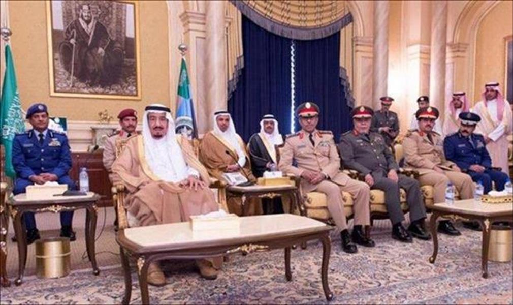ولي العهد السعودي يلتقي قادة الجيش