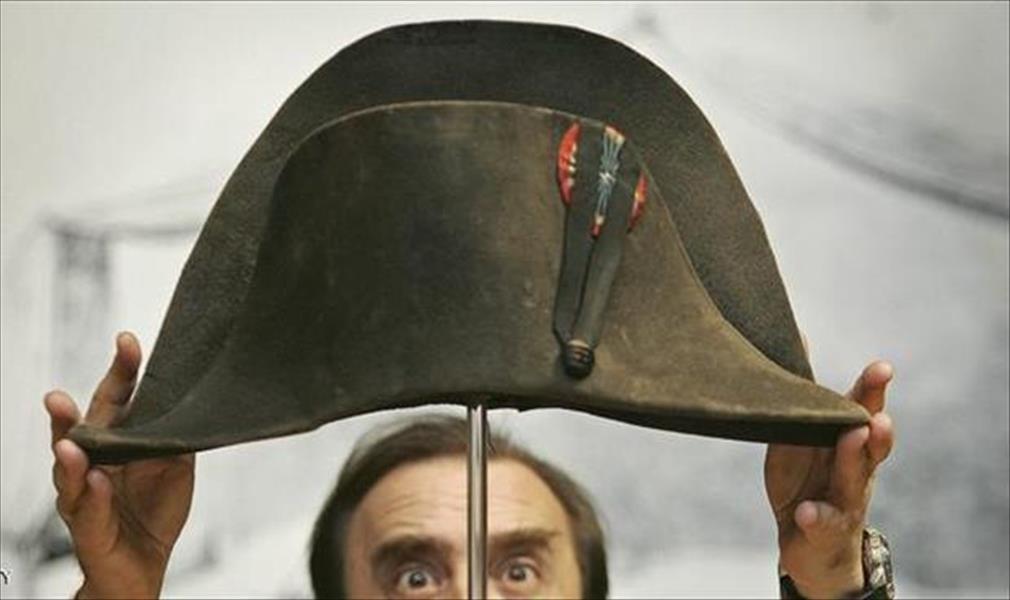«مزاد القرن» يعرض قبعة وأغراضًا أخرى لنابليون بونابرت