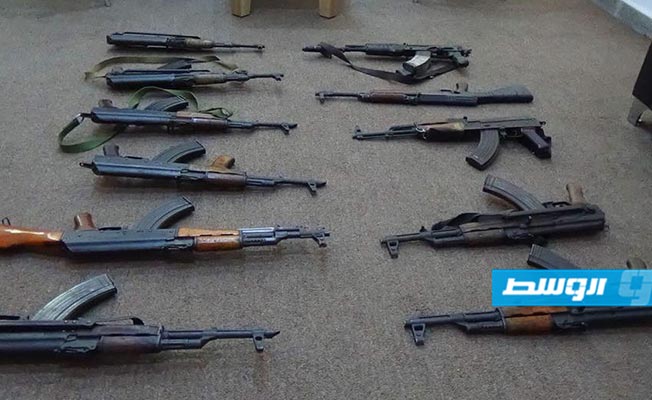 ضبط مخزن للأسلحة وبنادق «كلاشينكوف» في بنغازي