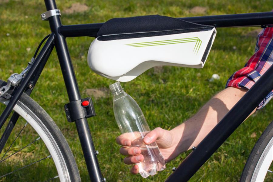 بالصور: زجاجة مياه تملأ نفسها من رطوبة الجو