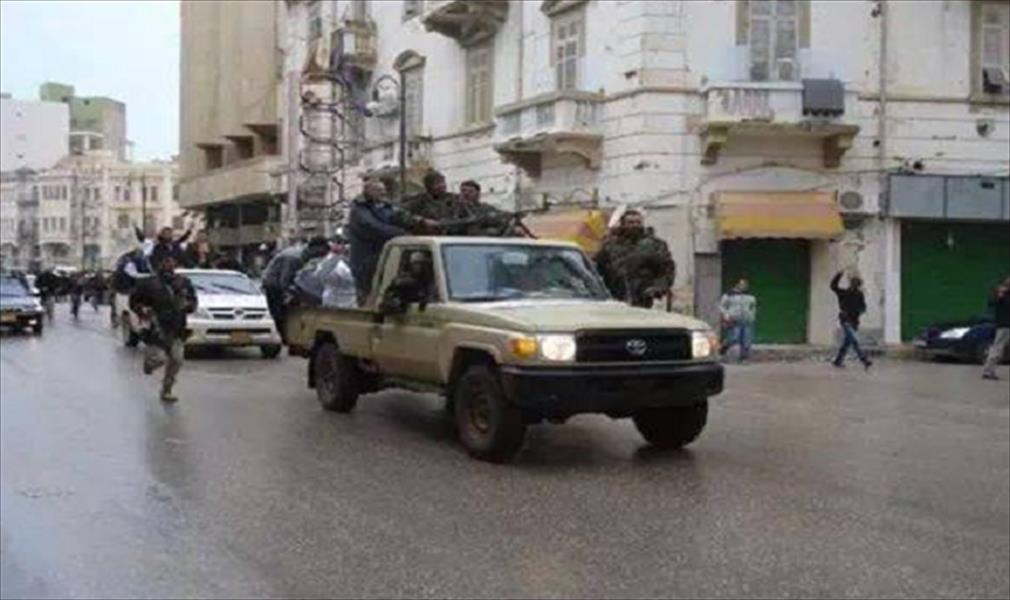 الجيش الوطني يسيطر على شارع جمال عبد الناصر في بنغازي