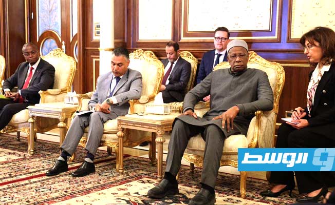 المنفي وباتيلي خلال لقاء في العاصمة طرابلس، 10 أبريل 2023. (المجلس الرئاسي)